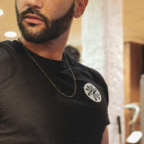 Camiseta Básica Negra – Minimal Style